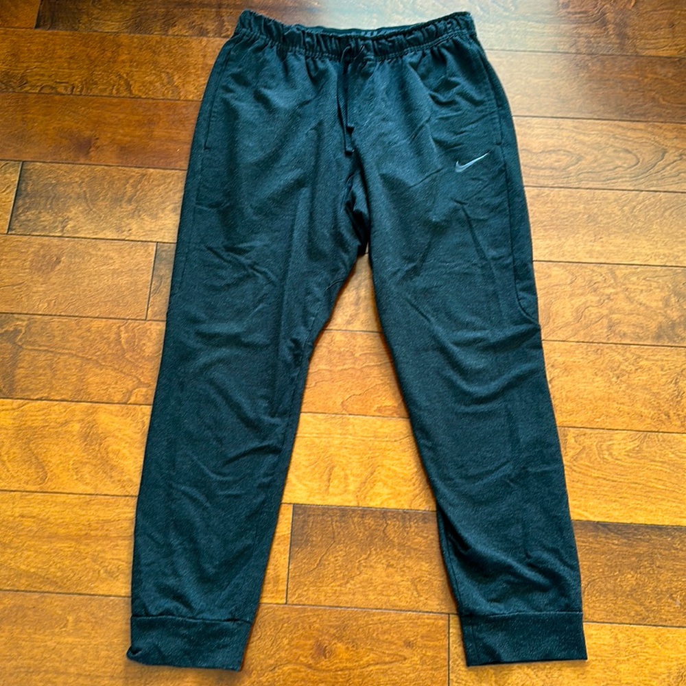 Men’s Nike Dri-Fit Joggers. Men’s Large. Gray.